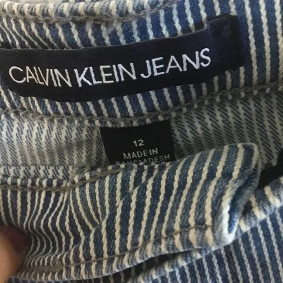 NWT Calvin Klein Women's Railroad Stripe Roll Cuff Denim Jeans Short  Size 12 - Picture 2 of 11